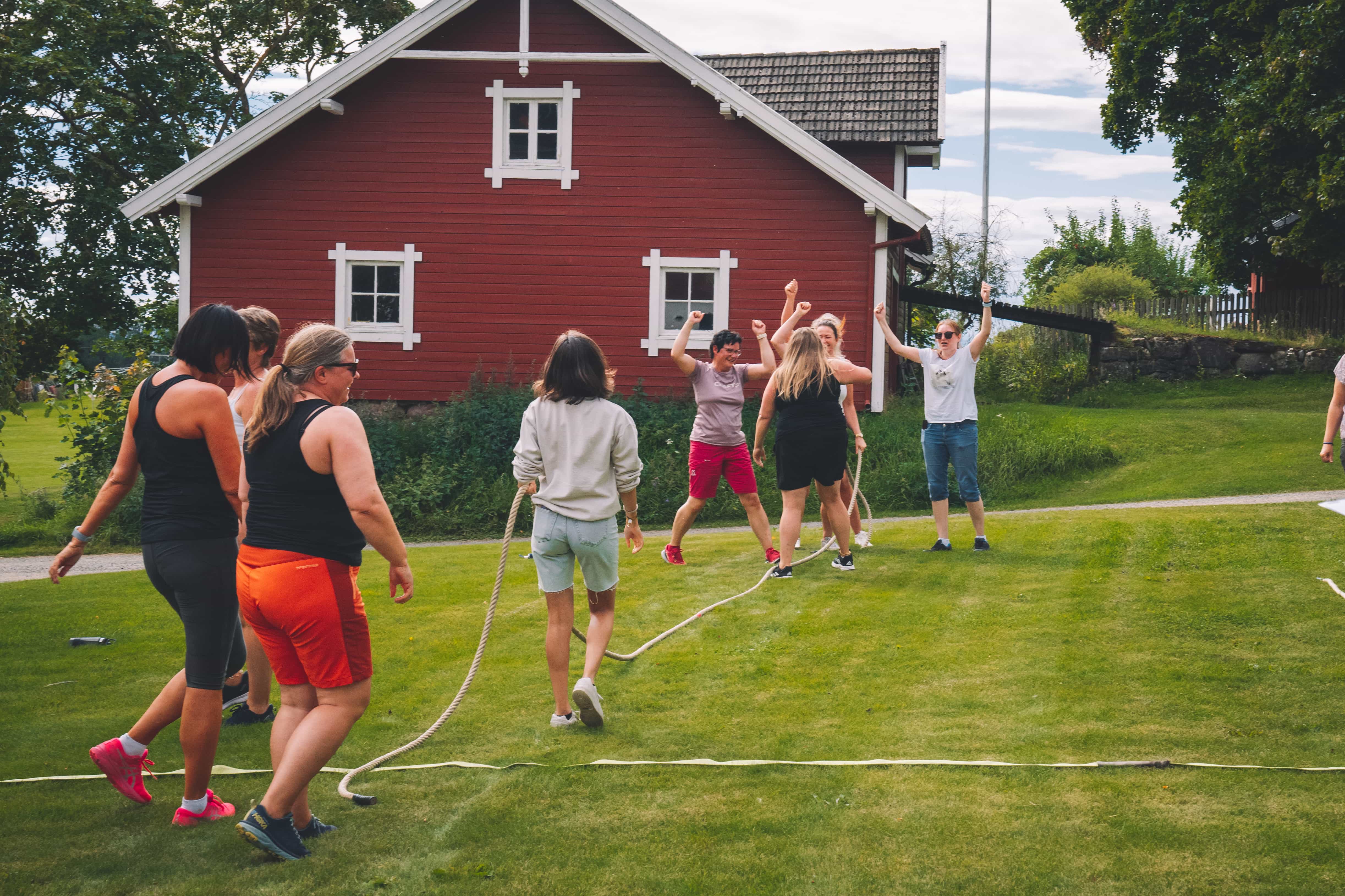 Tautrekking på den kjempestore gårdskampen